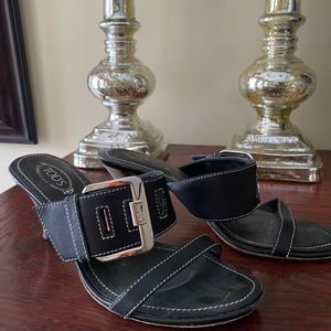 - Tod sandals